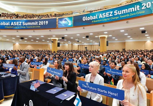 7월 15일 새예루살렘 판교성전에서 열린 ‘2019 전 세계 ASEZ 정상회의’. 서울대를 포함해 하버드대, 헬싱키대, 뮌헨공과대 재학생 등 42개국 ASEZ 회원을 비롯해 2500여 명이 참석했다.