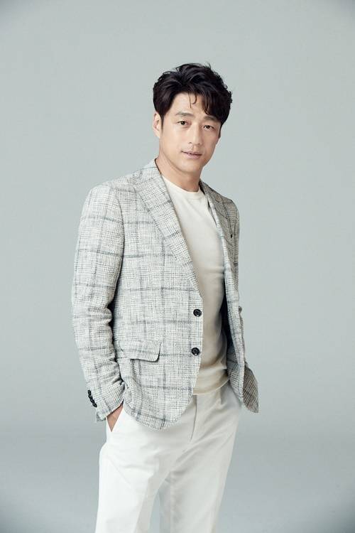 지진희가 ‘60일, 지정생존자’에서 대통령 권한대행 역을 맡은 중압감을 고백했다. 사진=이끌엔터테인먼트