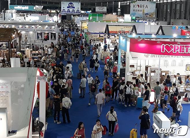 지난 8월21일~25일까지 중국 상해에서 열린 '펫페어 아시아 2019''에 참가한 반려동물 업체들. © 뉴스1 최서윤 기자