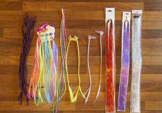 운동화 끈, 컬러 피스, 똑딱이 블레이즈, 트윙클 등 소중 학 생기자단이 집에서 직접 헤어스타일링 할 수 있는 제품들을 가져왔다.