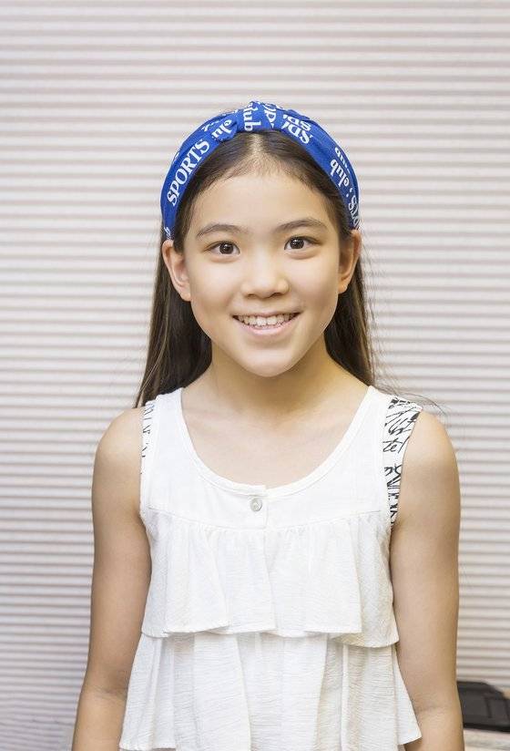 before 긴 생머리에 브릿지 염색을 했던 이수안 학생모델.