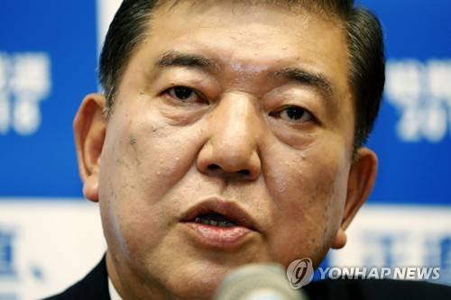 2018년 8월 10일 이시바 시게루 전 일본 자민당 간사장이 일본 국회에서 기자회견을 열어 집권 자민당의 총재 선거 출마를 선언하고 있다. [교도=연합뉴스 자료사진]
