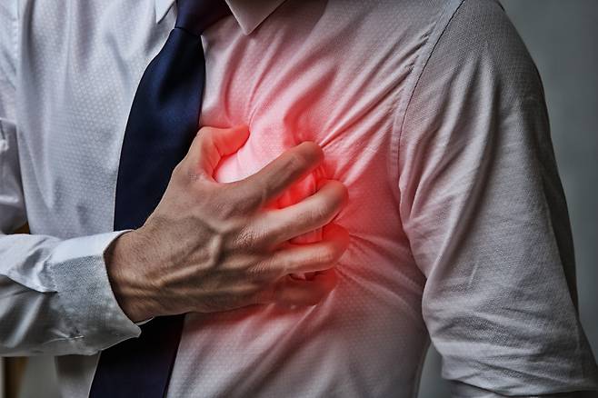 콜레스테롤 수치를 잘 관리하지 않으면 동맥경화로 인해 각종 심혈관질환 위험이 높아진다.