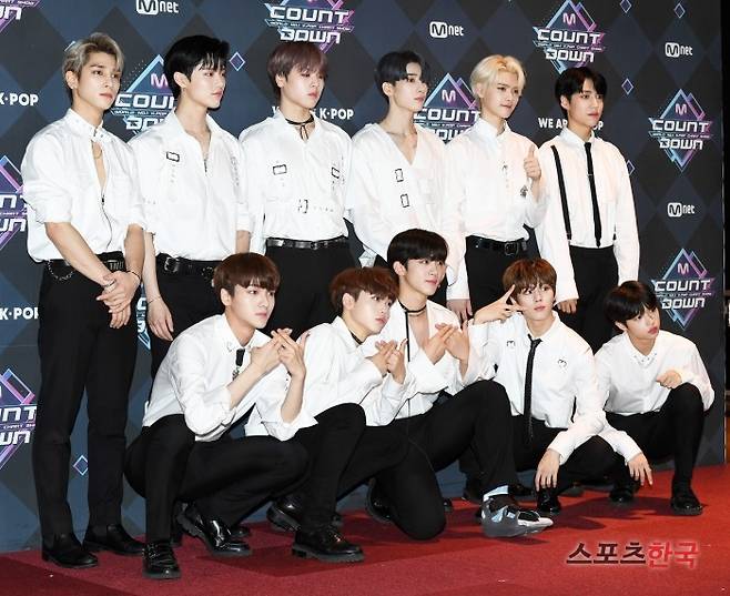 Mnet '엠카운트다운' 리허설 전 포토타임에 참석한 X1. 사진=조은정 기자 new@hankooki.com