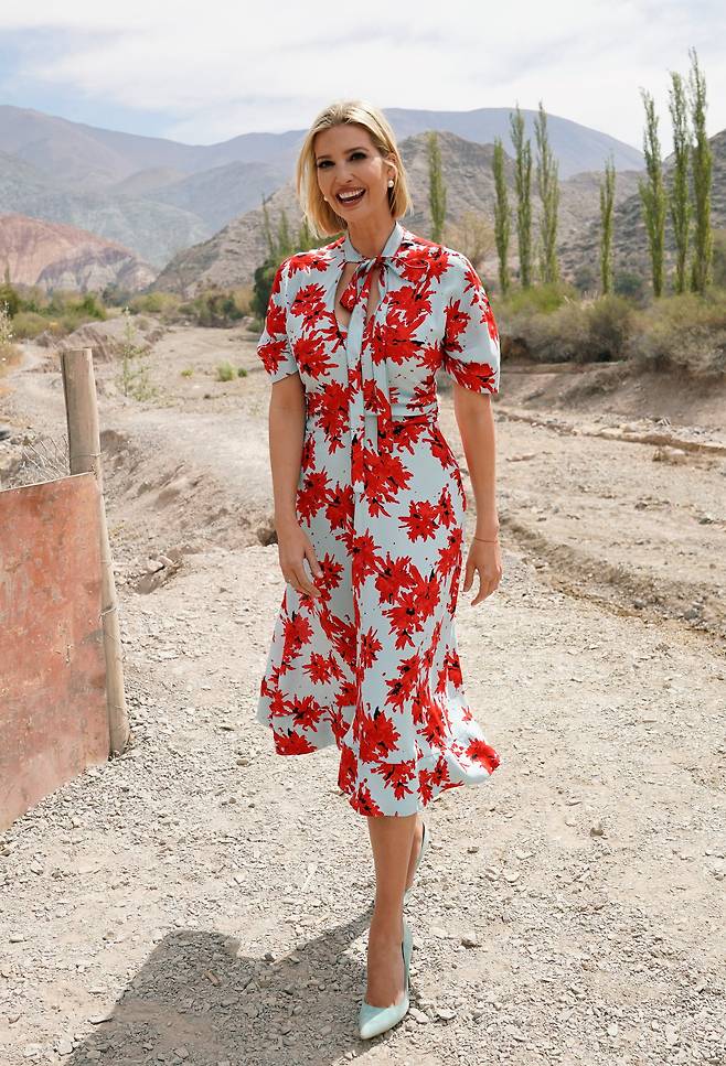 지난 5일(현지시간) 이방카가 아르헨티나 푸라마르카를 방문하고 있다. [로이터=연합뉴스]