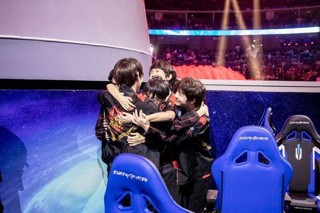 2019 서머 시즌 우승을 차지한 펀플러스. /LPL 공식 SNS 제공.