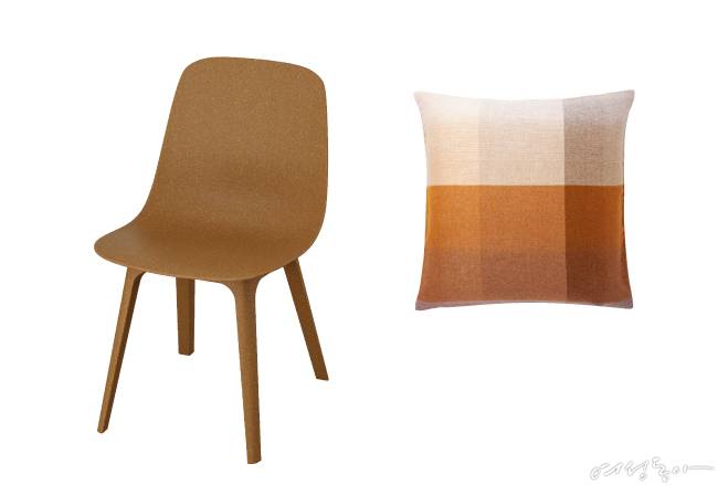 뉴트럴 인테리어에 가을 무드를 더해줄 미니멀한 디자인의 의자. 이케아(왼쪽). 베이지 컬러부터 진한 브라운 컬러까지 톤온톤으로 매치한 쿠션. 자라홈.