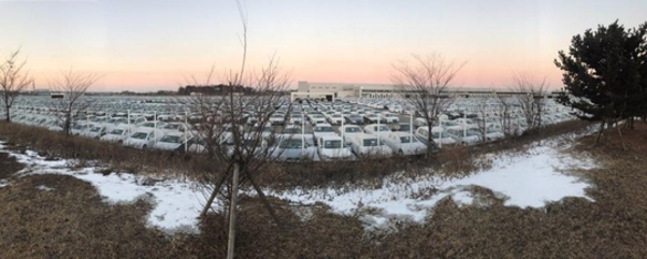 '디젤게이트'로 인증이 취소된 아우디 폴크스바겐 차량 2만여대가 평택항 수입차 야적장에 빼곡히 놓여있다 ./김참 기자