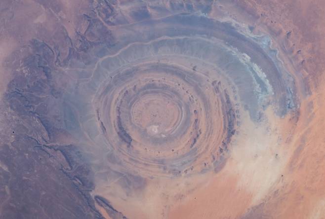 닉 헤이그가 국제우주정거장에서 촬영한 리차트 구조(Richat structure).