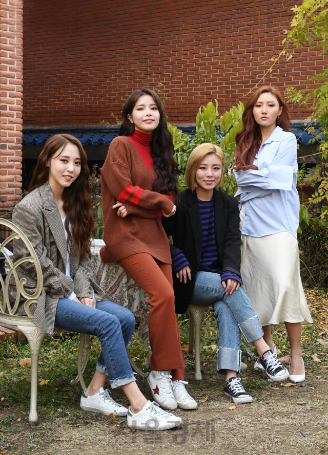 스타의 서재 그룹 마마무. /권욱기자