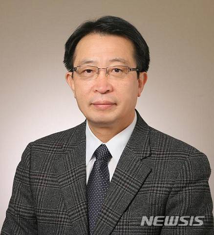 【광주=뉴시스】 송창헌 기자 = 광주과학기술원(GIST) 기계공학부 이선규 교수 연구팀이 현재 대부분 수작업으로 이뤄지고 있는 차체금형의 마무리 작업 공정을 자동화로 대체 가능한 로봇팔을 개발하는데 성공했다고 18일 밝혔다. 2019.09.18 (사진=광주과학기술원 제공)photo@newsis.com