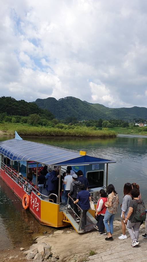 청령포로 가는 배