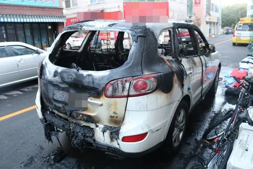 불에 탄 싼타페 차량 [인천 공단소방서 제공. 재판매 및 DB 금지]