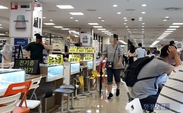 서울 신도림 테크노마트 9층 휴대폰 집단매장(사진=김은지 한경닷컴 기자)