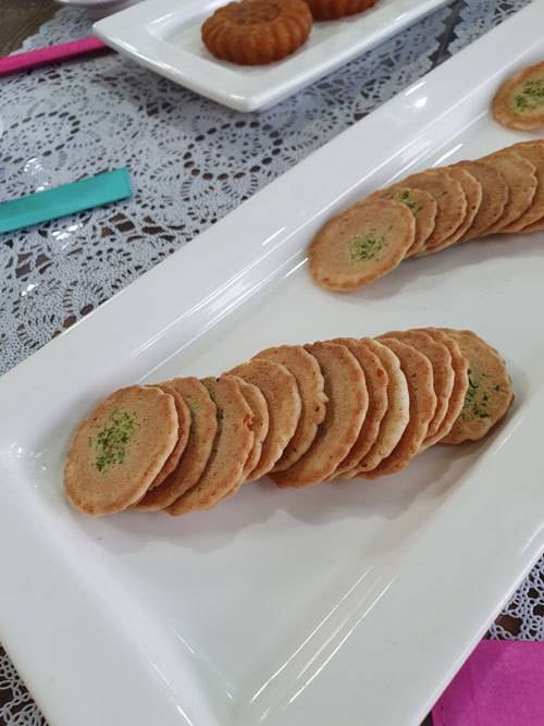 밀웜으로 만든 전병.