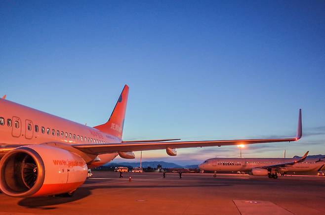 김포공항은 심야시간에 도착하는 항공기는 착륙할 수 없다. [블로그 그림그리며 사진찍는 여자일상 캡처]