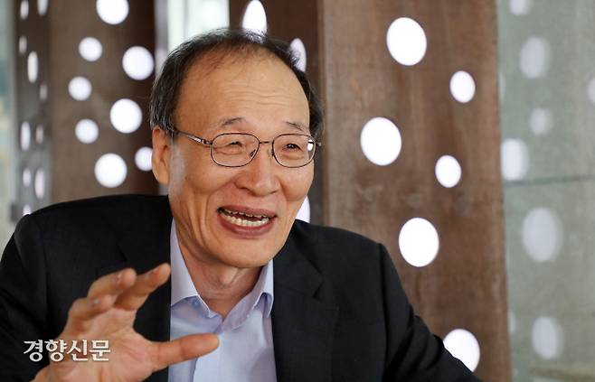 허수열 교수가 이영훈 <반일종족주의> 통계의 허상을 조목조목 반박하고 있다./김창길 기자