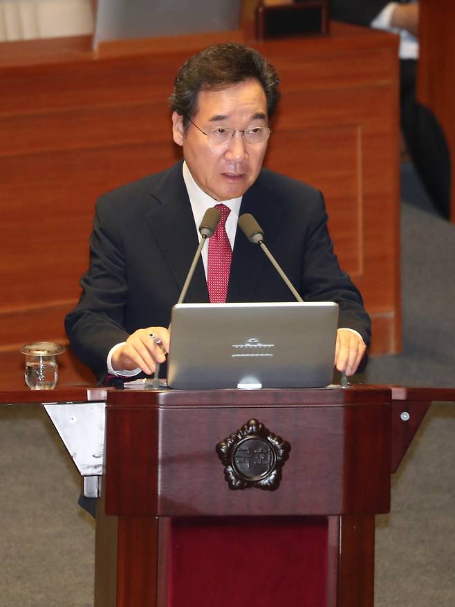 이낙연 국무총리가 27일 오후 국회에서 열린 외교·통일·안보 분야 대정부질문에서 답변하고 있다. 강창광 기자 chang@hani.co.kr