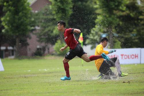 골키퍼까지 제치고 돌진하는 조원희. 제공 | 터치플레이