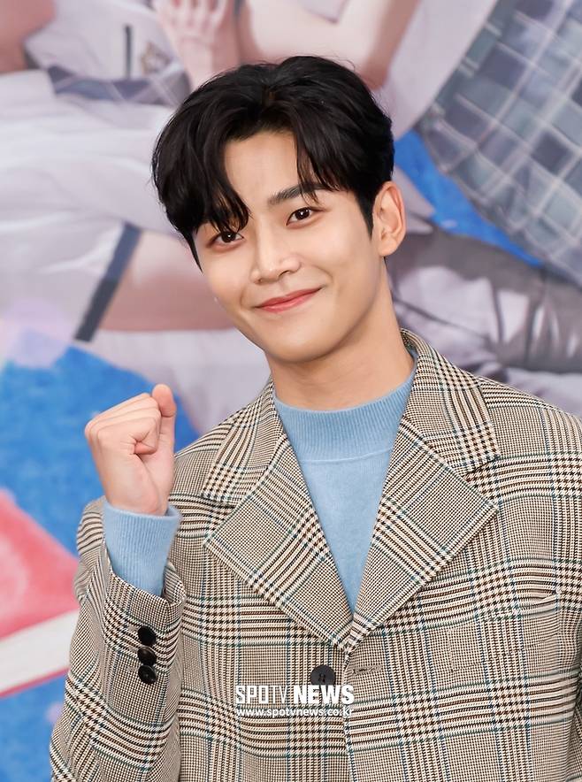 ▲ MBC 새 수목드라마 '어쩌다 발견한 하루' 제작보고회. 왼쪽부터 정건주, 로운, 김혜윤, 이나은, 이재욱, 김영대, 이태리 ⓒ한희재 기자