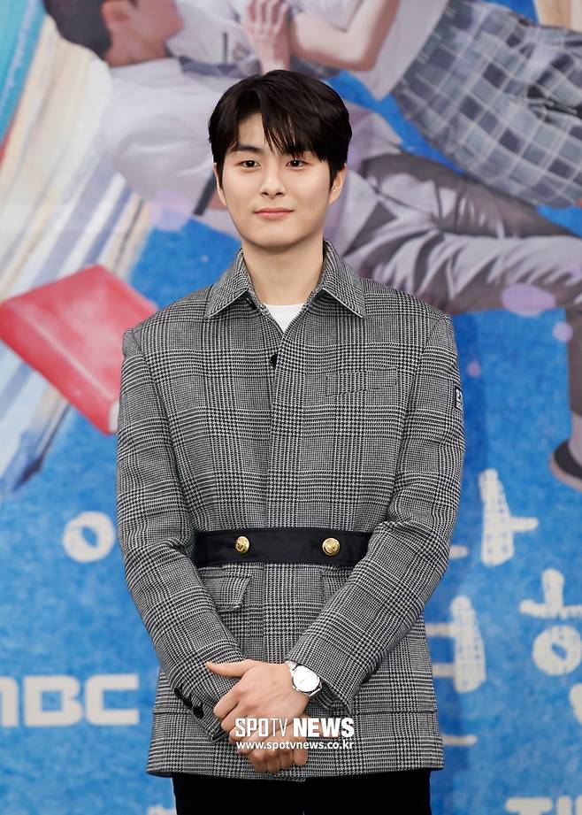 ▲ MBC 새 수목드라마 '어쩌다 발견한 하루' 제작보고회. 왼쪽부터 정건주, 로운, 김혜윤, 이나은, 이재욱, 김영대, 이태리 ⓒ한희재 기자