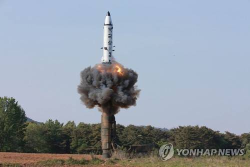 북 발사, 탄도미사일은 북극성 계열 잠수함발사탄도미사일 추정 (서울 조선중앙통신=연합뉴스) 북한이 2017년 5월 시험 발사한 중장거리 전략 탄토탄 '북극성 2호' 시험 발사 장면. 2019.10.2 [연합뉴스 자료사진. 국내에서만 사용 가능. 재배포 금지. For Use Only in the Republic of Korea. No Redistribution] photo@yna.co.kr