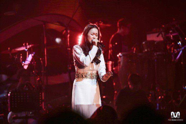 가수 백지영은 "짱짱하게 (가수 생활) 20년을 이어온 것도 아니고 고비도 많았다"라며 "내게 필요한 시간이었고, 앞으로도 살아남기 위해 일희일비하지 않을 것"이라고 말했다. 뮤직웍스 제공