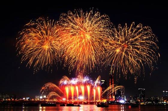 세계불꽃축제에서 한화그룹이 선보였던 다양한 폭죽. [사진 한화그룹]