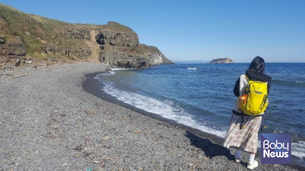 터질것 같은 배낭을 짊어지고, 여행 내내 똑같은 옷 껴입고…아이고 내 복장이야! ⓒ엄미야