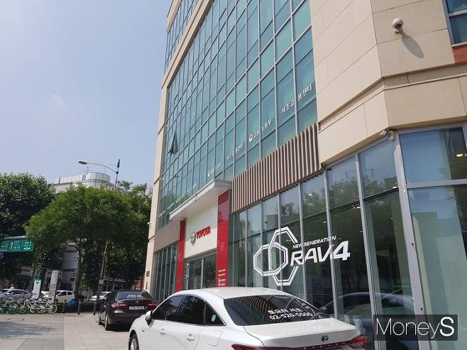 강남 수입차거리 토요타 전시장. /사진=이지완 기자