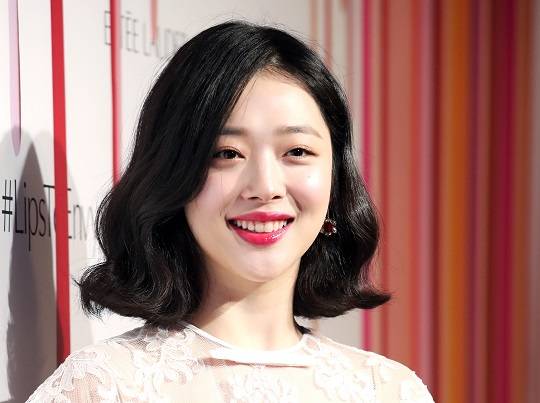 그룹 에프엑스 출신 연예인 설리 씨가 오늘(14일) 경기 성남시 자택에서 숨진채 발견됐다. 사진=뉴시스