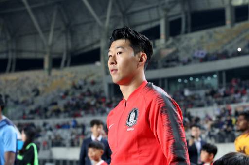 지난 10일 2022년 카타르 월드컵 아시아지역 2차 예선 H조 2차전 한국 대 스리랑카 경기를 위해 손흥민이 입장하고 있다. 연합뉴스