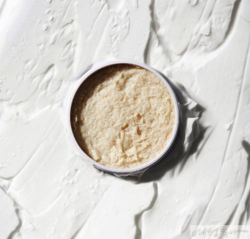 친환경, 비건, 초자연주의 브랜드 포레스트힐에서 제작한 90% 이상 천연유래성분의 약산성 클렌저로, 노폐물과 메이크업, 각질을 순하고 말끔하게 세정한다.