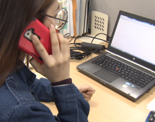 전화보다 메시지에 익숙한 젊은 층 사이에서 콜 포비아 현상이 두드러지는 것으로 나타났다/사진=연합뉴스TV 방송 캡처