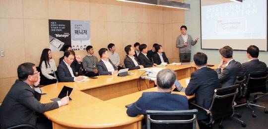 HDC현대산업개발은 권순호 대표이사 등이 참석한 가운데 '1인 방송과 크리에이터'를 주제로 역멘토링을 진행했다. <HDC현대산업개발 제공>