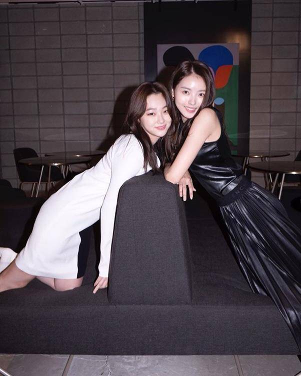 임나영이 강미나와의 투샷을 공개했다. 임나영 SNS 제공