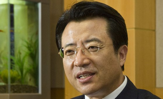 사랑의교회 오정현 담임목사는 2010년 당시 초대형 예배당 신축에 대한 사회적 논란이 일자 주알 설교에서 "사탄의 방해"라고 말한 바 있다. [중앙포토]