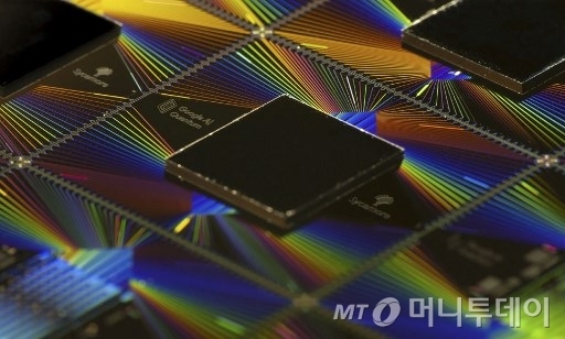 구글의 양자컴퓨터 시커모어칩/AFP
