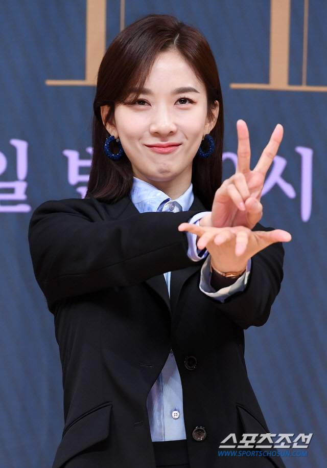 SBS 드라마 'VIP(브이아이피)' 제작발표회가 25일  오후 서울 목동 SBS사옥에서 열렸다. 배우 이청아가 포즈 취하고 있다. 정재근 기자 cjg@sportschosun.com/2019.10.25/