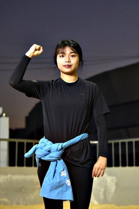 오채원 선수가 용인 씨름전용경기장서 소중과의 인터뷰에 응했다.