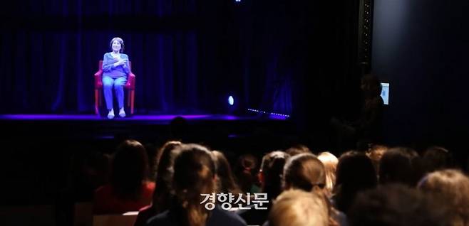 홀로코스트 생존자의 증언을 대화 형식으로 만든 USC Shoah Foundation의 ‘NDT(New Dimensions in Testimony)프로젝트’/유튜브 동영상 갈무리
