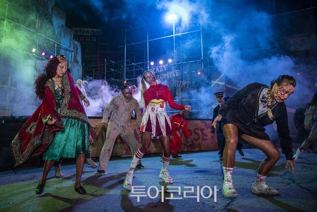▲ 에버랜드 할로윈 축제에 등장하는 블러드시티 좀비들