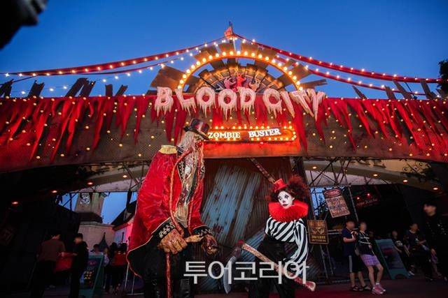 ▲ 할로윈 축제가 펼쳐지는 에버랜드 블러드시티 게이트