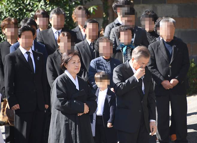 31일 부산 남천성당에서 문재인 대통령의 모친인 강한옥 여사의 발인이  진행되고 있다.2019.10.31. 도준석 기자 pado@seoul.co.kr
