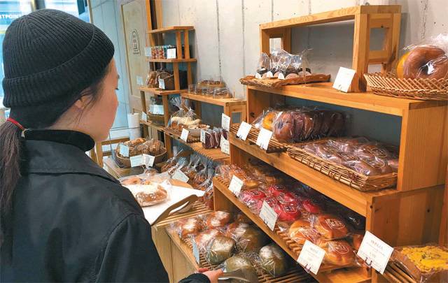최근 우유, 달걀, 설탕을 사용하지 않고 빵을 만드는 비건 빵집이 서울 마포구 합정과 용산구 이태원 등을 중심으로 빠르게 늘고 있다. 사진은 마포구의 비건 빵집 ‘야미요밀’. 야미요밀 제공