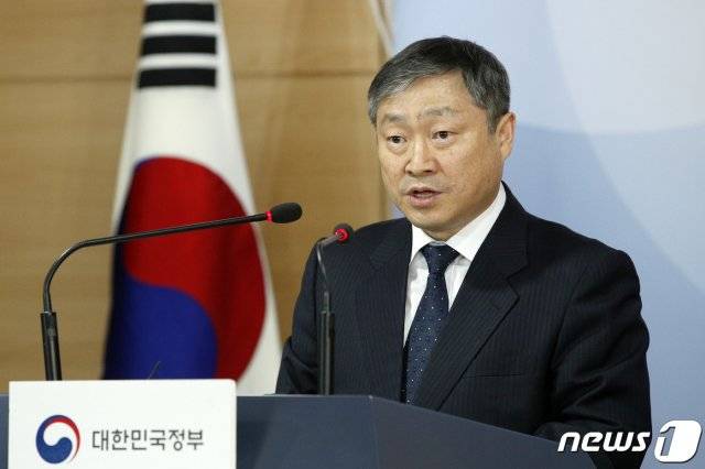 박백범 교육부 차관이 5일 오후 서울 종로구 정부서울청사에서 학생부종합전형 실태조사 결과를 브리핑하고 있다.(뉴스1 DB) © News1