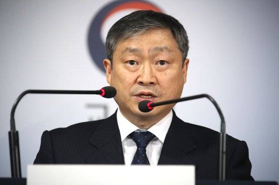 박백범 교육부 차관이 5일 정부서울청사에서 학생부종합전형 실태조사 결과를 발표하고 있다. [연합뉴스]