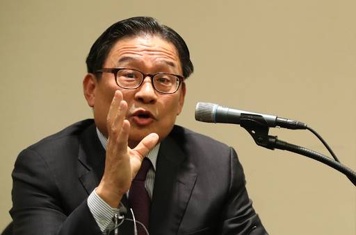 박찬주 전 육군대장이 지난 4일 오전 서울 여의도 63빌딩에서 기자회견을 열고 공관병 갑질 논란 관련 발언을 하고 있다 .연합뉴스