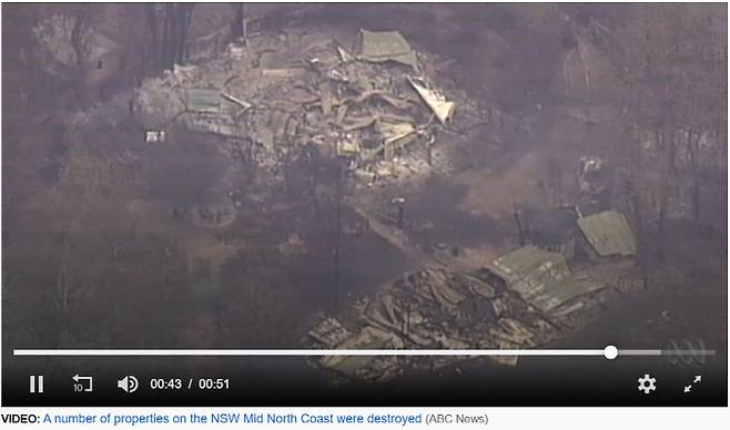 연기에 휩싸인 집들. abc방송 화면 캡처