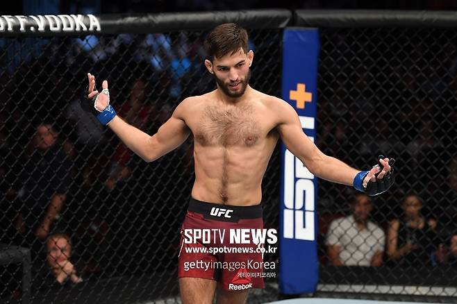 ▲ 맷 슈넬(사진)은 다음 달 21일 부산 사직체육관에서 열리는 UFC 파이트 나이트 165에서 오픈핑거글로브를 낀다. 플라이급 4위 알렉산더 판토자를 잡고 톱5 진입을 노린다.